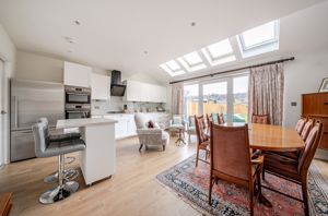 Kitchen Diner angle 3- click for photo gallery